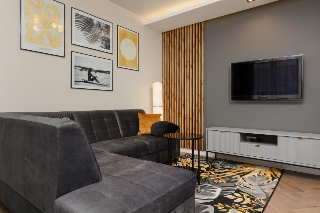 Stunning Family Apartment Ursynow With Parking & Balcony By Noclegi Renters Warszawa Zewnętrze zdjęcie